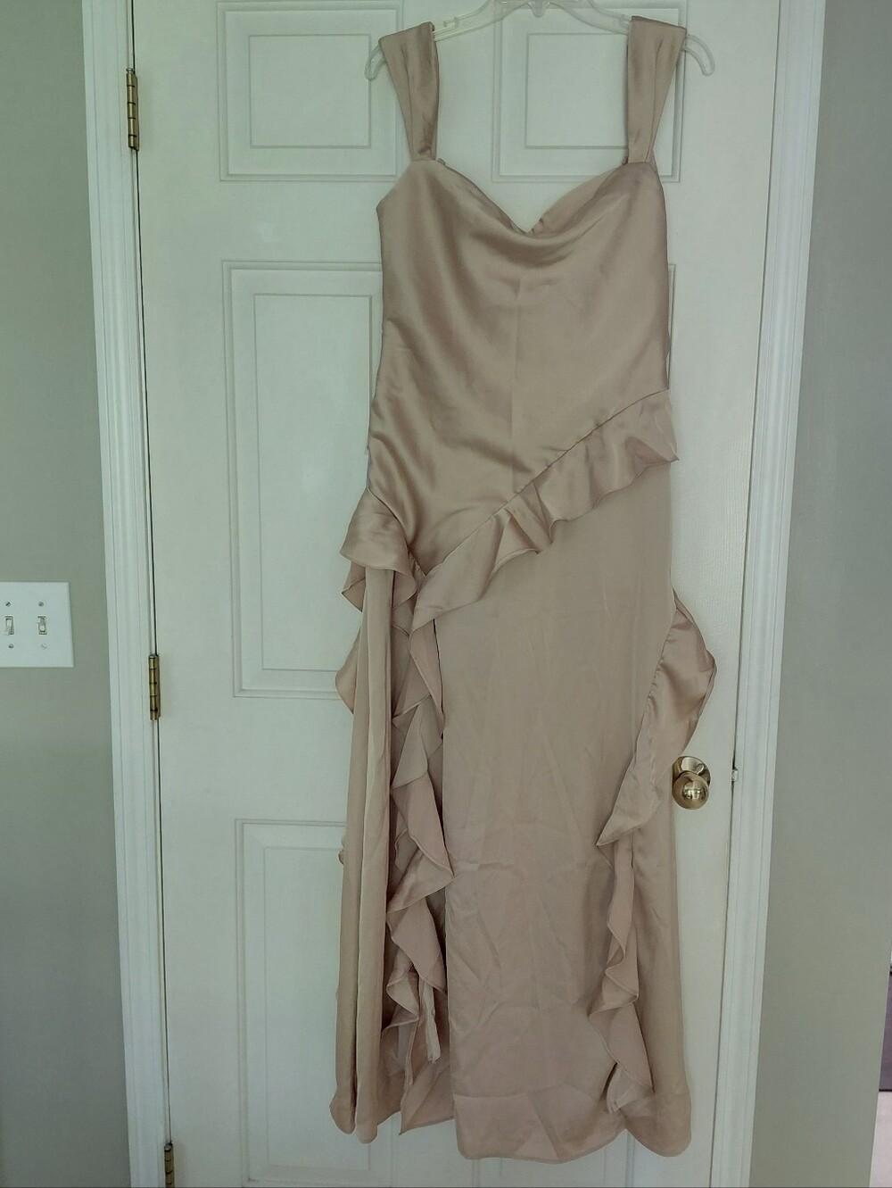 Azazie Champagne Style Sloane NWT Long Sleeveless Ruffles Wedding Dress.